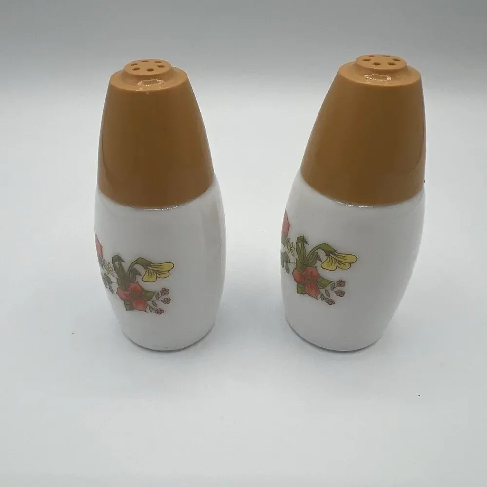 VTG Westinghouse Indian Summer Harvest Milk Glass Salt & Pepper Shakers Gemco